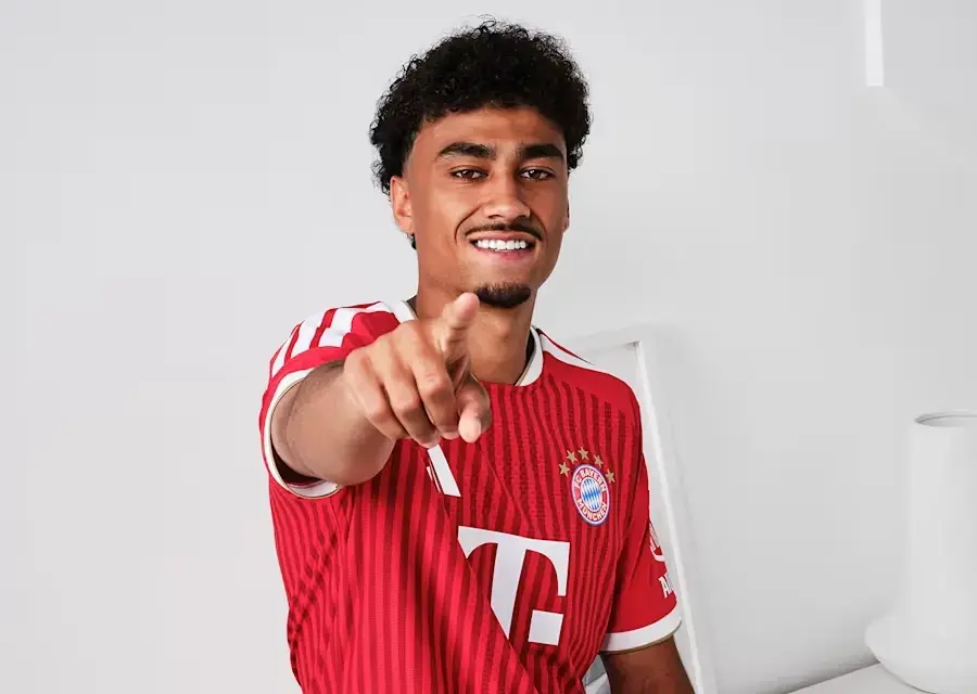 Bayern München l-a transferat pe fundașul Nathaniel Brown