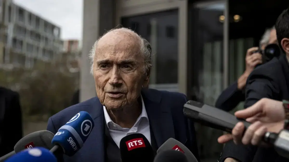 Blatter îl critică pe Infantino pentru „vânzarea” Cupei Mondiale