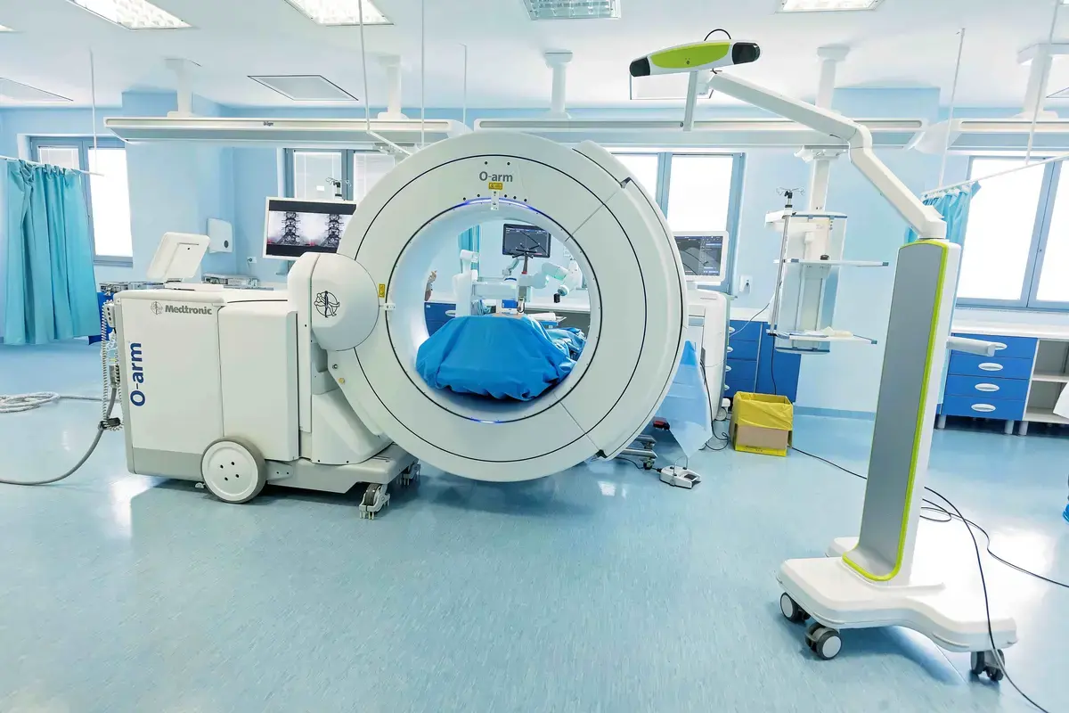 Chirurgia Robotică la Spitalul Monza: 1.700 de Operații Complexe în 5 Ani