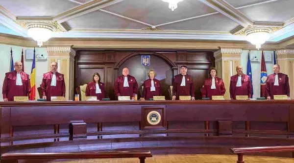 Curtea Constituțională: Zboruri de lux de 800.000 de lei