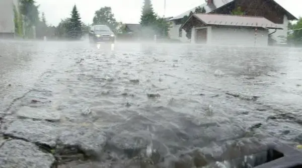 DN1, blocat de ape la Comarnic și Nistorești: Traficul spre munte, îngreunat serios