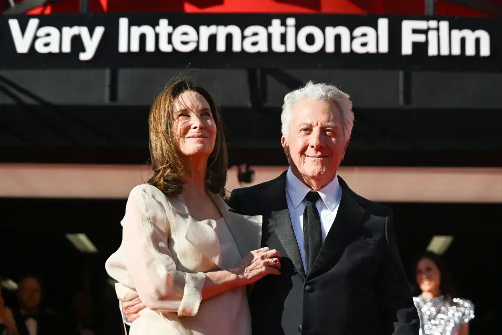 Dustin Hoffman compară America modernă cu diviziile din timpul războiului din Vietnam