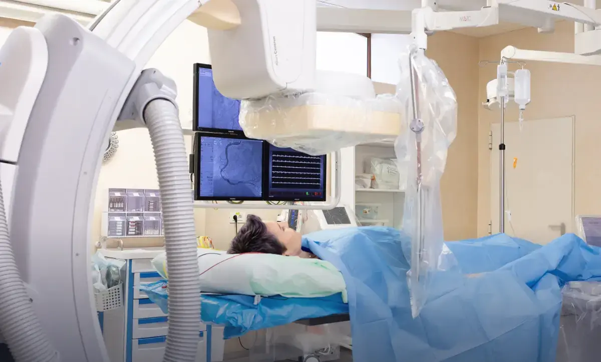 Femeie de 72 de ani, salvatǎ de la moarte printr-o intervenție de urgență după un control cardiologic