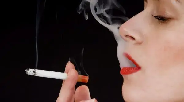 Fumătorii subestimează riscurile sănătății