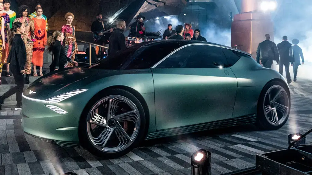 Genesis explorează noi orizonturi: de la mașini electrice mici la supercaruri V8
