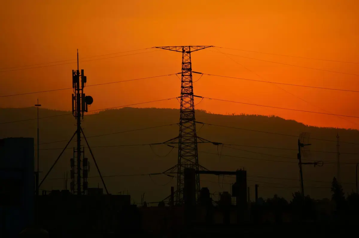 Guvernul negociază cu marii consumatori industriali reducerea voluntară a consumului de energie