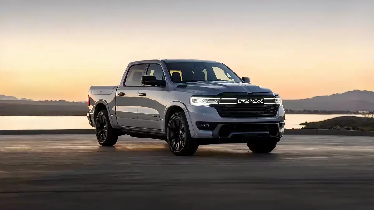 Hibridele, soluția salvatoare: Când electricele se împotmolesc, F-150 PowerBoost preia frâiele