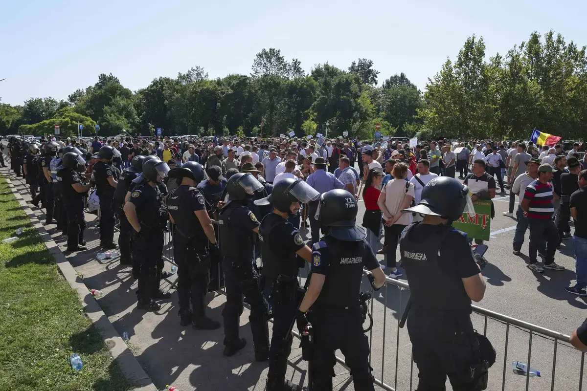 Jandarmii au folosit gaze lacrimogene la protestul oierilor din Capitală