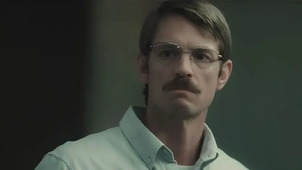Joel Kinnaman îl vânează pe Saddam Hussein într-un thriller TNT