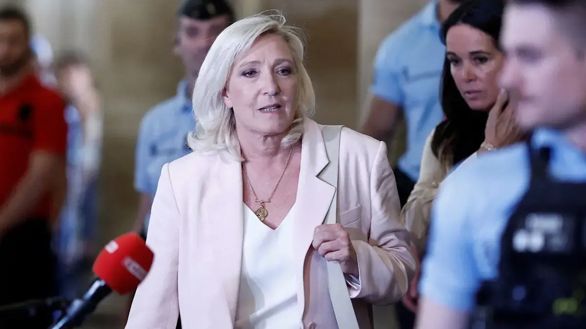 Marine Le Pen a fost ordonată să poarte o etichetă cu glezna