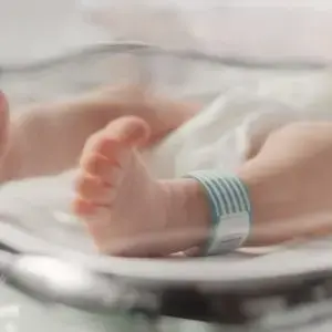 Medici de la Maternitatea Polizu, acuzați că au lăsat un bebeluș să moară din neglijență