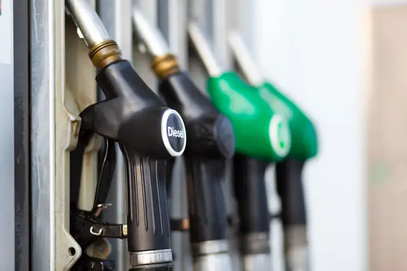 Motorina, mai ieftină decât benzina la Rompetrol