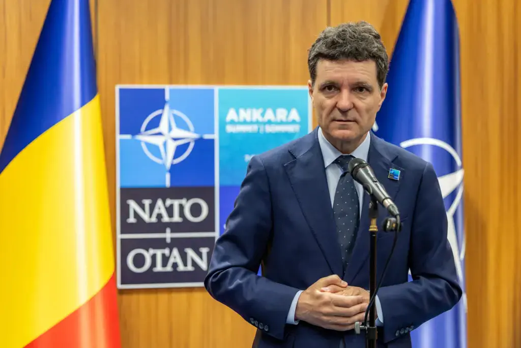 Nicușor Dan refuză arma de la Erdogan: Unde ajunge pistolul diplomatic?