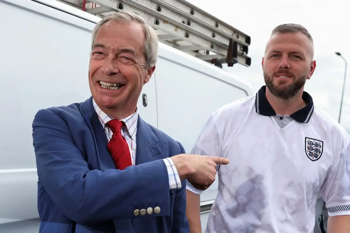 Nigel Farage renunță la funcția de parlamentar pentru a declanșa alegerile parlamentare