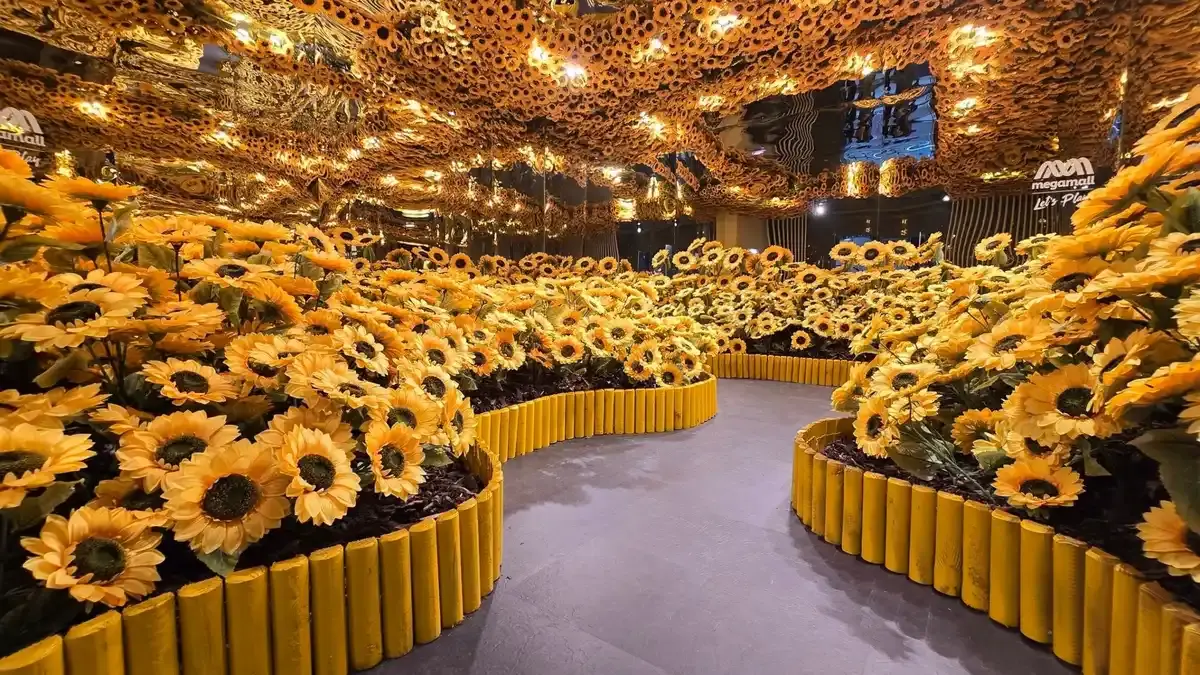 O expoziție florală inspirată de Van Gogh poate fi vizitată gratuit la Mega Mall până la finalul verii