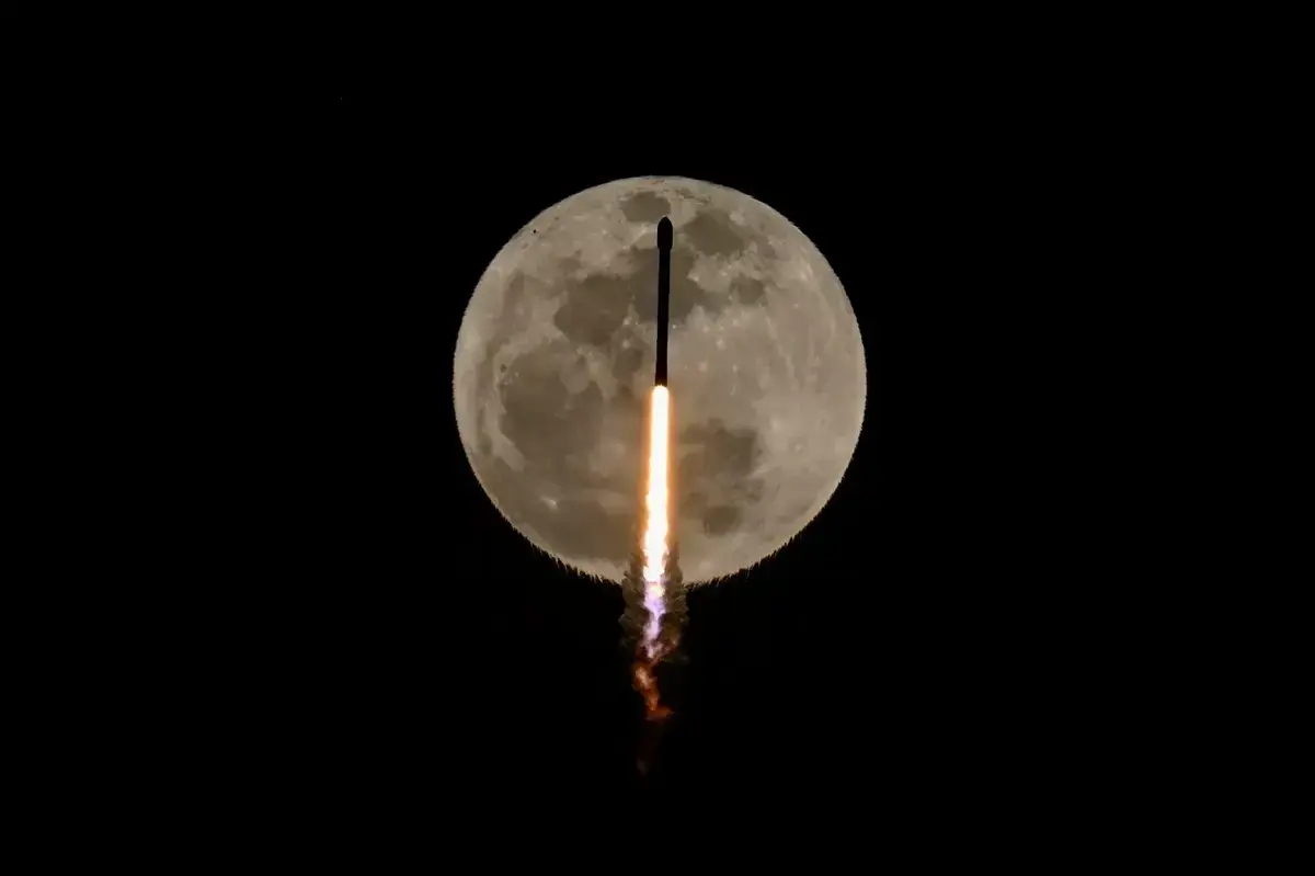 O rachetă SpaceX, pe cale să lovească Luna: NASA confirmă impactul iminent