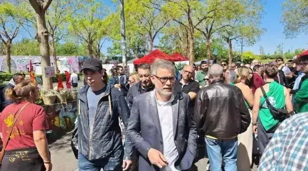 Olivier Faure, atacat cu făină în timpul protestelor din Amiens: „Dispari, trădător murdar”