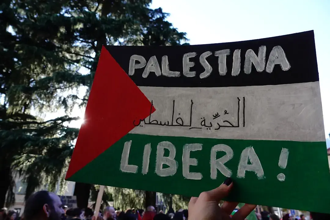 Palestinienii refuză dezarmarea Hamas fără retragerea Israelului, arată un sondaj