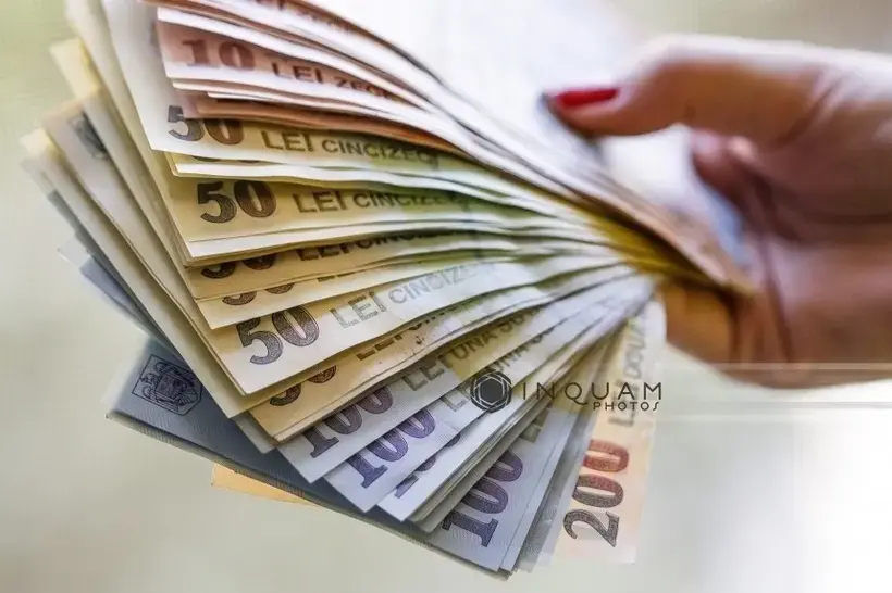 Peste 400.000 de bugetari rămân cu salariile înghețate ani la rând