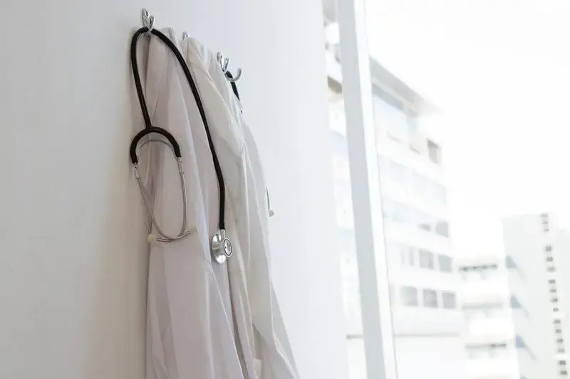 Poliția a fost informată despre cazul de promovare a produselor medicale ilegale în România.