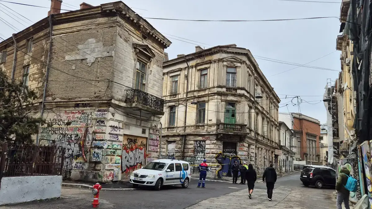 Primăria Capitalei vrea să oblige proprietarii să curețe clădirile cu graffiti din zonele protejate