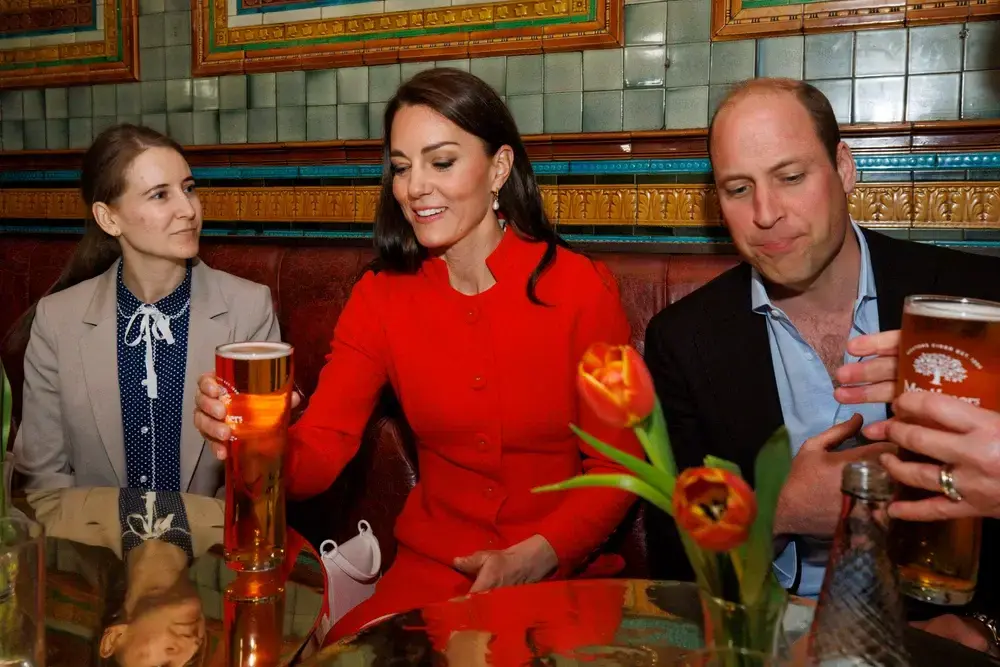Pub-urile britanice: o tradiție sub asediu, susținută de Prințul William