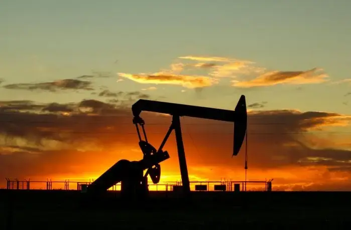 Retragerea strategică a Chinei stabilizează piețele globale de petrol