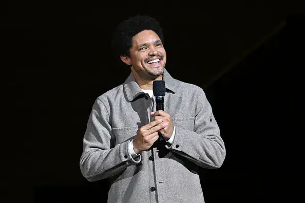 Trevor Noah, gazda evenimentului Google Pixel 11 de săptămâna viitoare