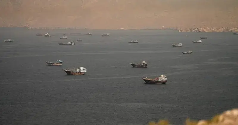 US Airstrikes Target Iranian Instalatii Lângă Strâmtoarea Hormuz