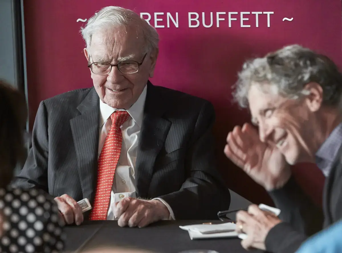 Warren Buffett taie finanțarea Fundației Gates, pe fondul scandalului Epstein