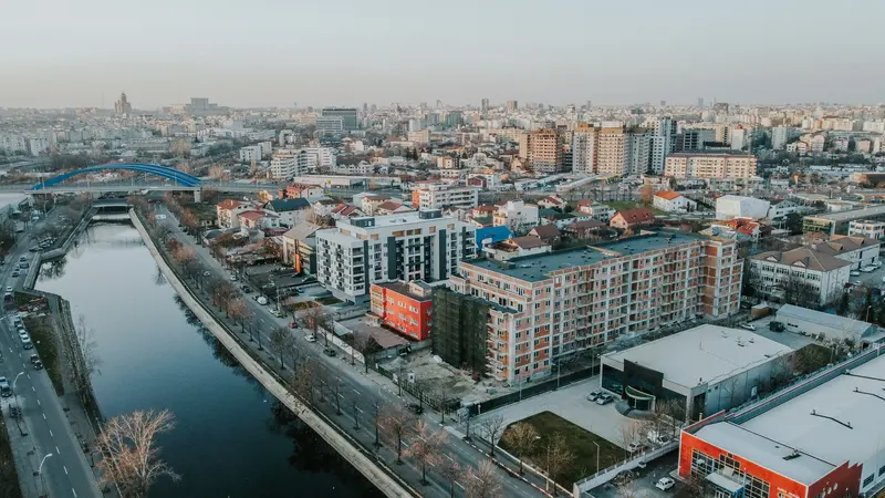 ANM anunță o răcire accentuată a vremii, cu temperaturi mai mici cu 10 grade și posibilă apariție de precipitații mixte