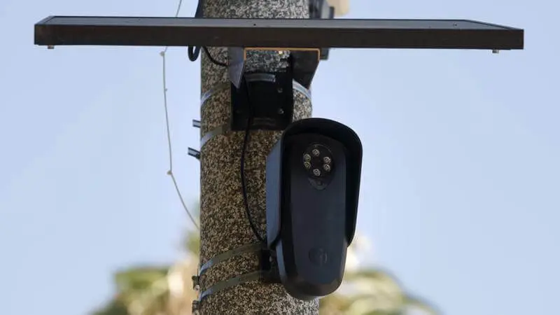 Un sistem de camere Flock a dus la arestarea greșită a unei femei din Florida