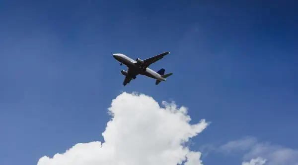 Cuțit în cabina de pilotaj: drama zborului FlyDubai deturnat spre Arabia Sudită