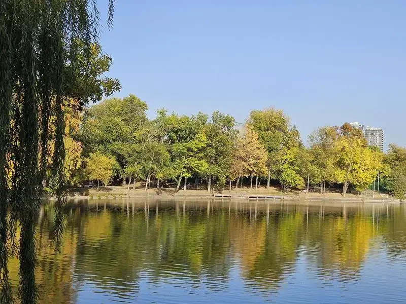 Octombrie cald după ninsori: ANM anunță temperaturi peste medie