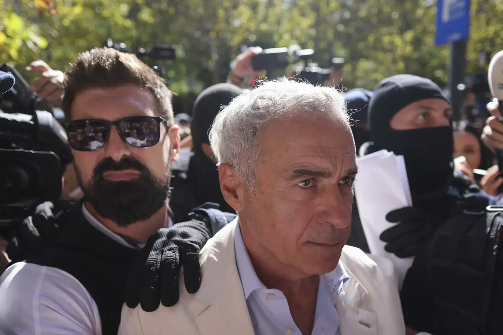 Prima noapte în arest pentru Călin Georgescu: De la bazinul de înot la celulă