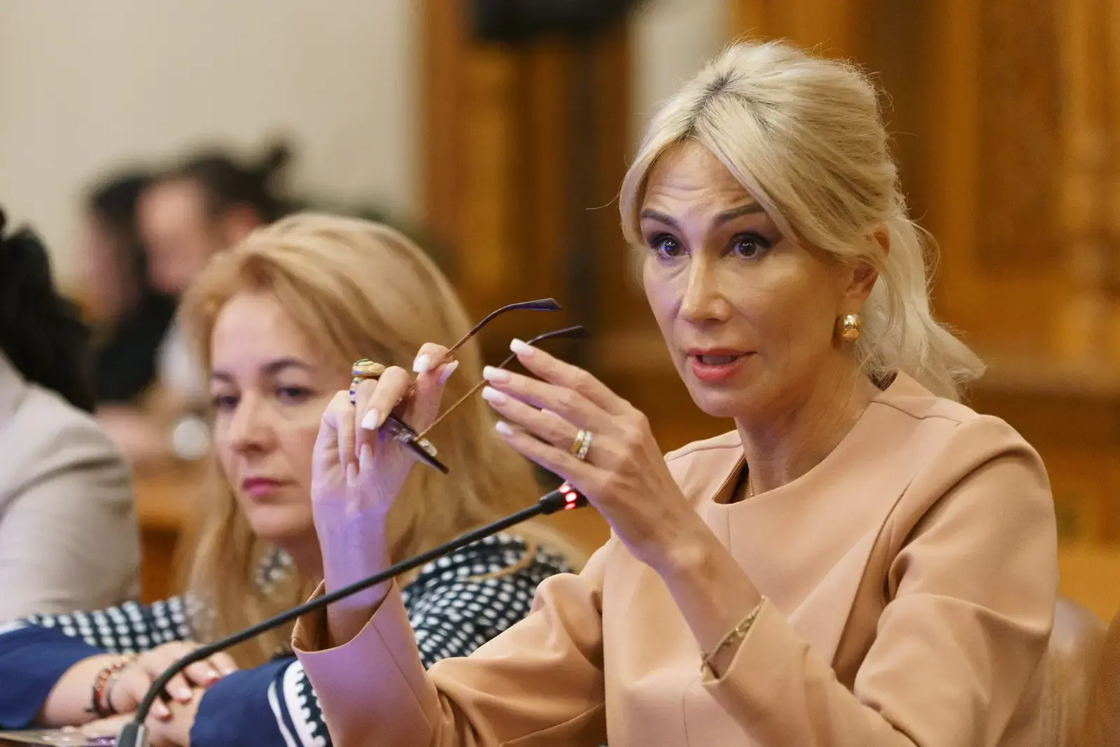 Raluca Turcan cere tuturor parlamentarilor să susțină guvernul Mureșan, chiar și pe socialiștii europeni