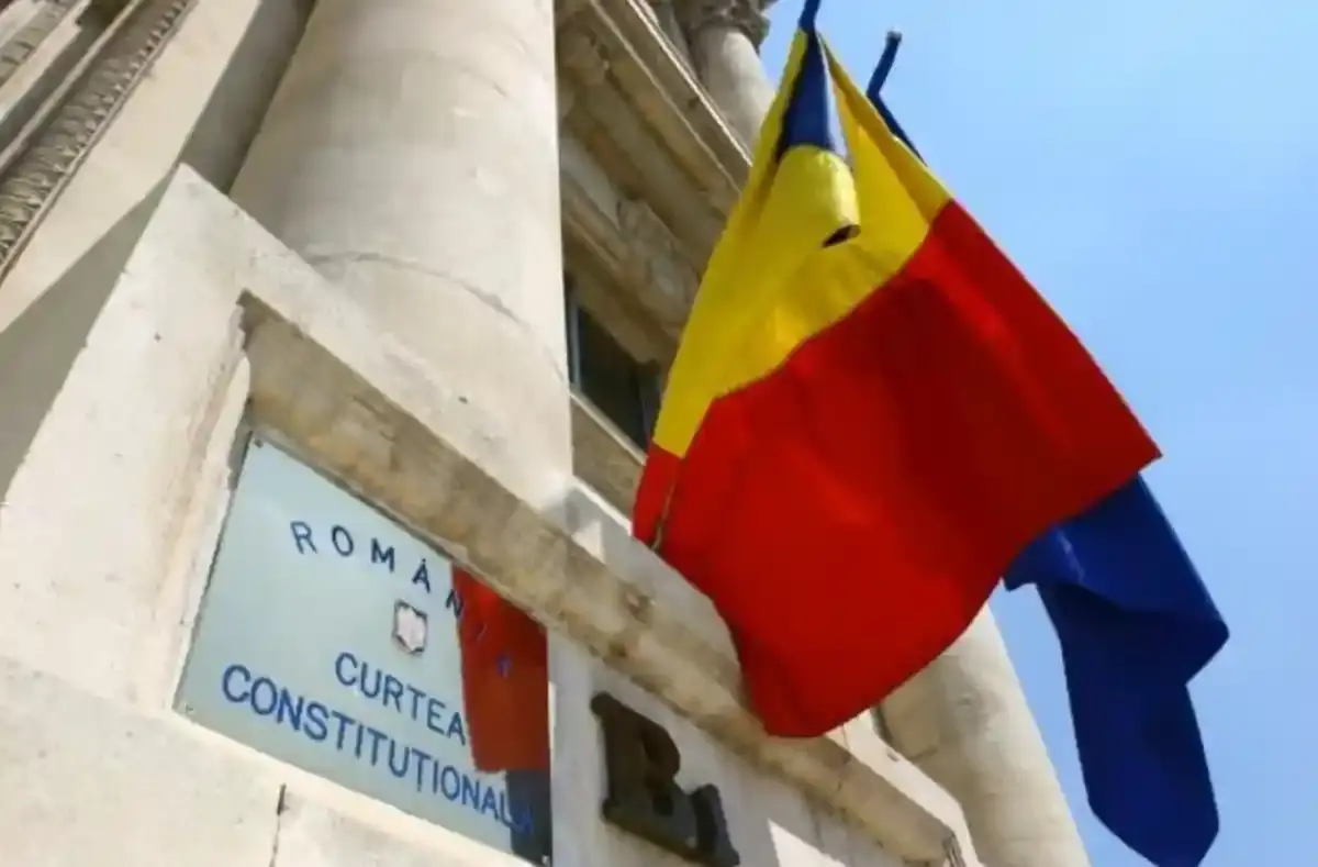 CCR a decis: românii nu pot cere creșteri salariale prin lege