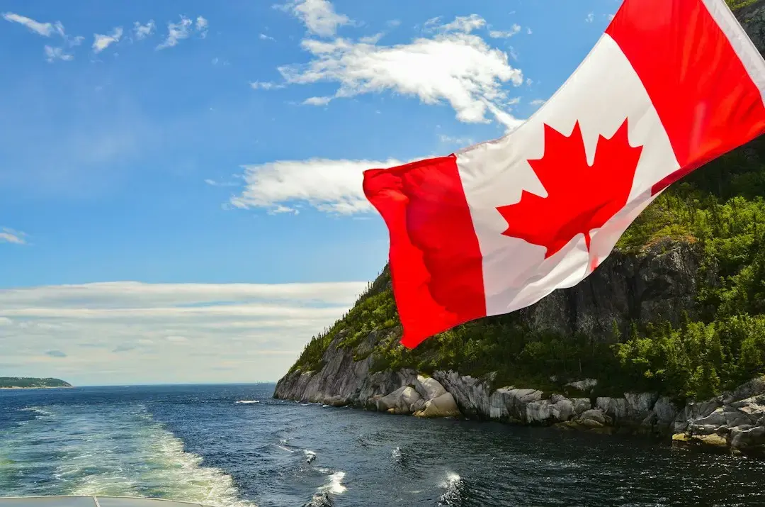 Tinerii din Canada și Marea Britanie vină o escrocherie generatională care le-a lăsat datorii