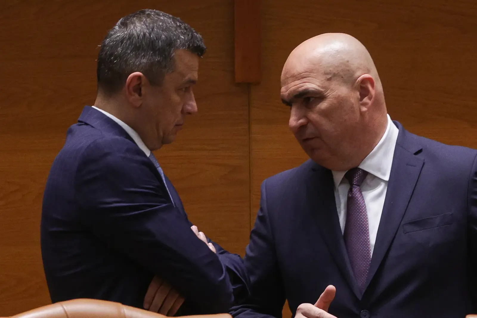 Bolojan avertizează că PSD sabotează guvernele, în timp ce Niculescu negociază cu miniștrii