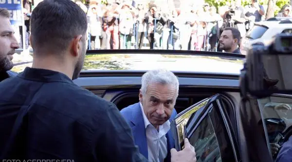 Călin Georgescu cere eliberarea din arest, judecătorii amână decizia