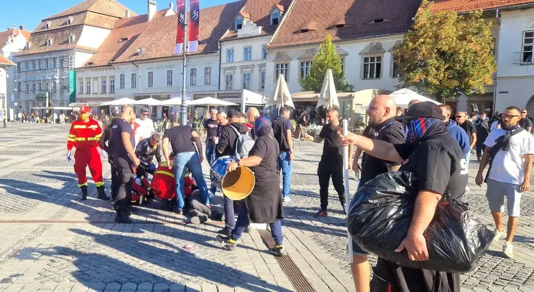Confruntare violentă între fanii Poli Timișoara și Steaua cu jandarmi în centrul Sibiului, amenințări pentru presă