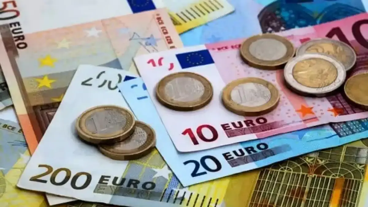 Euro poate ajunge la 10 lei, iar dobânzile la 20%