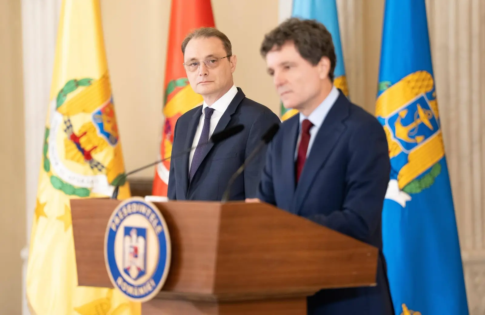 Între intimidare și cacealmă. Ce joc face PSD, după desemnarea lui Luca Niculescu