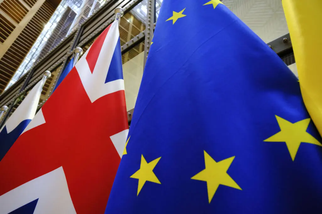 Marea Britanie trebuie să revină în Uniunea Europeană pentru a depăși crizele actuale