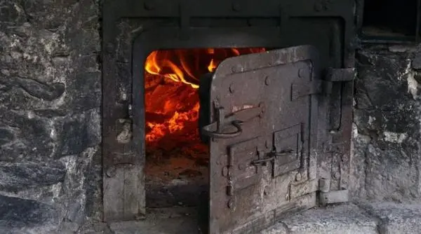 Verifică coșul de fum înainte să aprinzi soba: riscul de incendiu crește