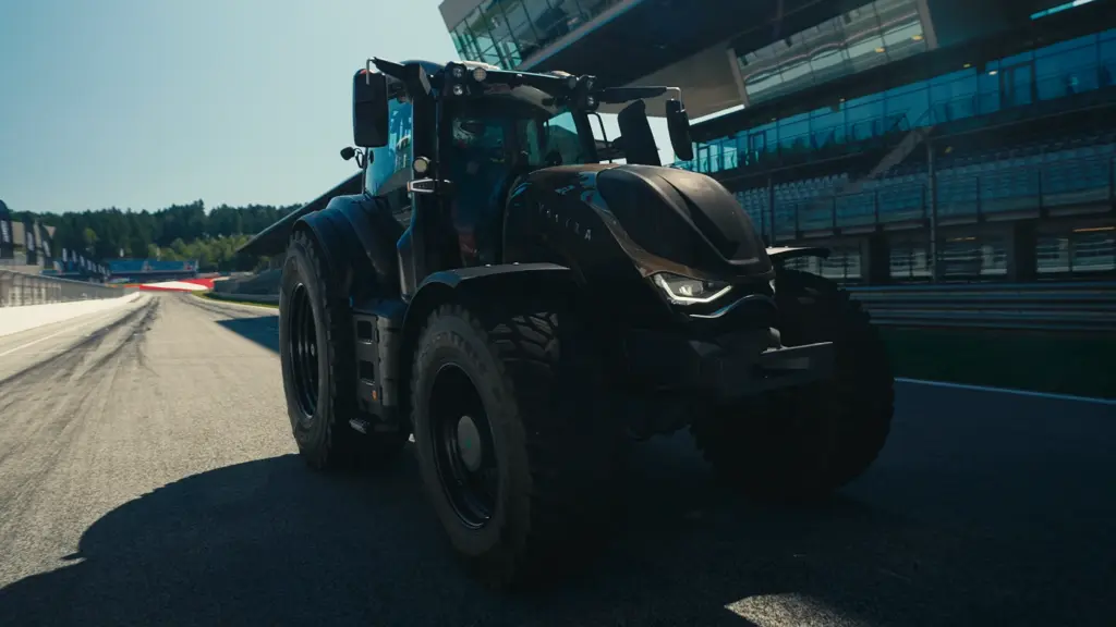 Tractorul Valtra T236 atinge 86,9 km/h pe Red Bull Ring în 4,3 km — un record neașteptat