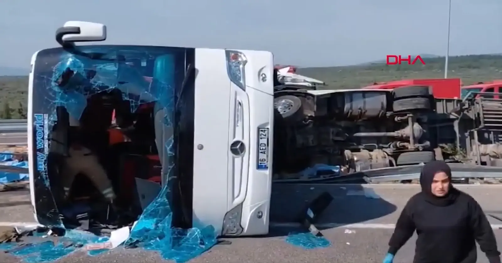 Tragedie pe șoselele Turciei: 11 morți și zeci de răniți după coliziunea unui autocar