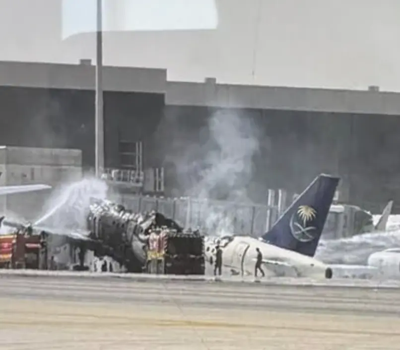 Trei persoane au murit după lovitura Houthi asupra aeroportului din Riad, escaladând conflictul saudic